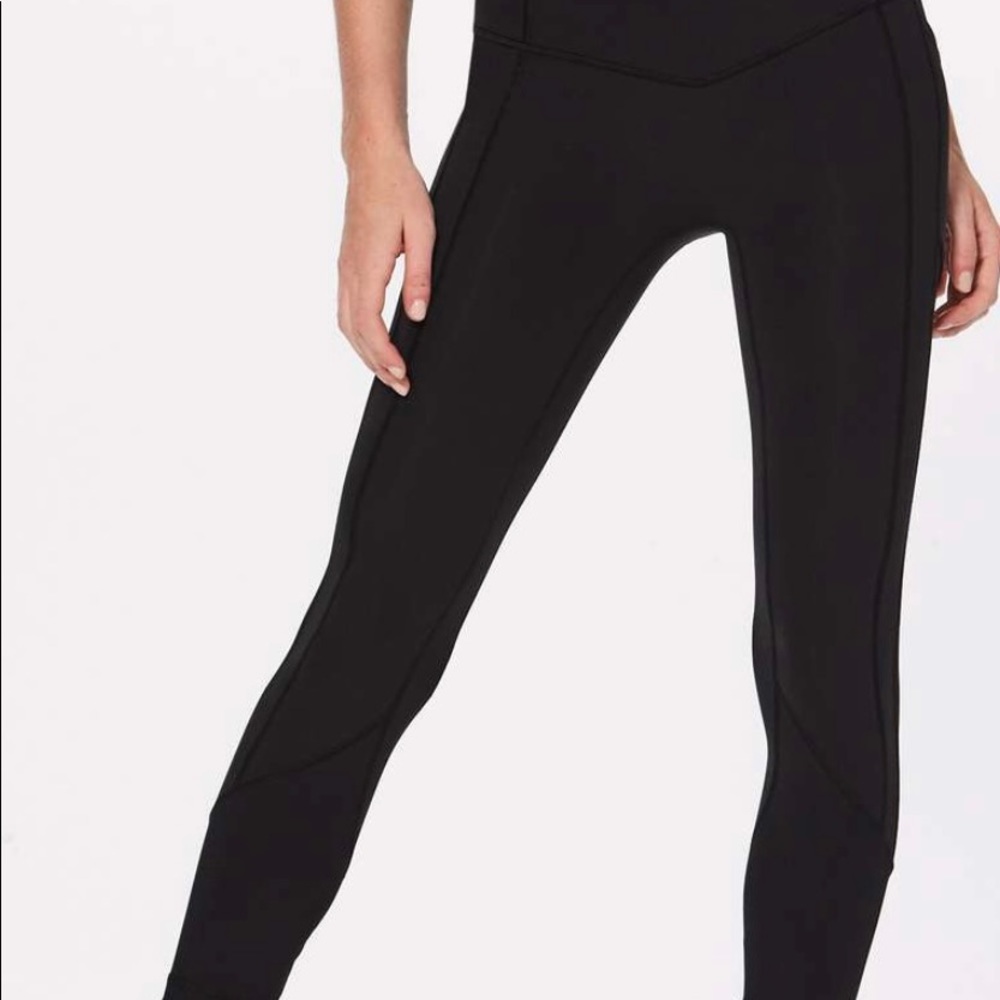 NWOT All The Right Places Crop!!